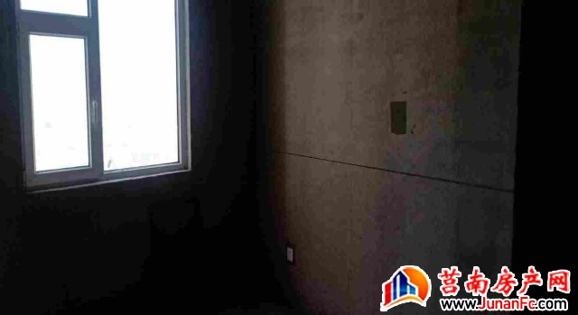 山水龙城 3室2厅 127平米 毛坯 86万元