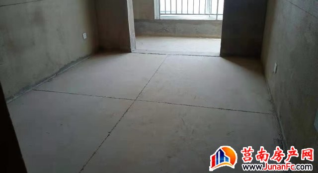 阜丰时代广场 3室2厅 126平米 毛坯 72万元